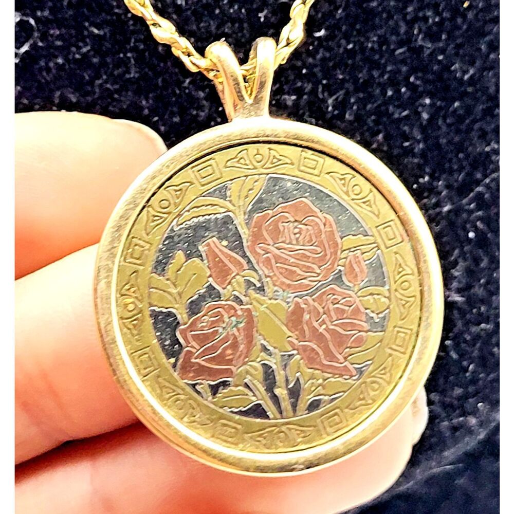 Amway Tritone Damascene Round Rose Pendant Necklace Vintage Jewelry 22in